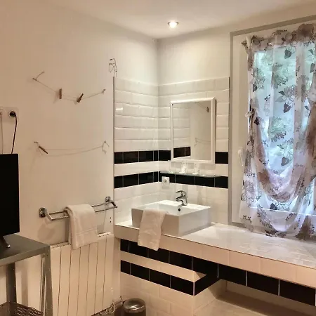 Mamie Jane Co-munity Guest house Aix-les-Bains