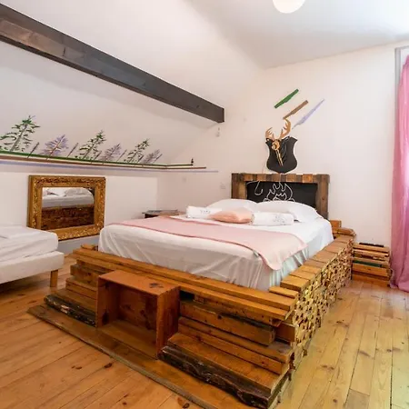 Mamie Jane Co-munity Guest house Aix-les-Bains